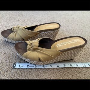 Donald J Pliner 3” platform heels size 7 1/2